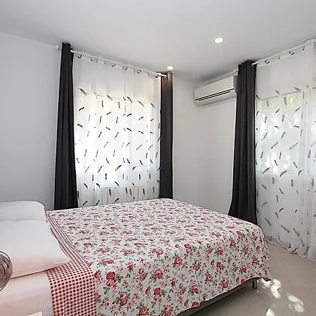 Vila House *