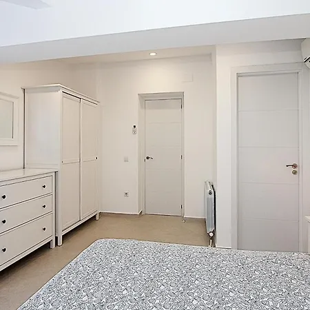 House * Λορέτ Ντε Μαρ